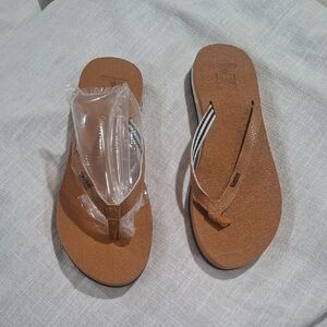 NWT.KUAILU Women's Brown Sandals Size 8